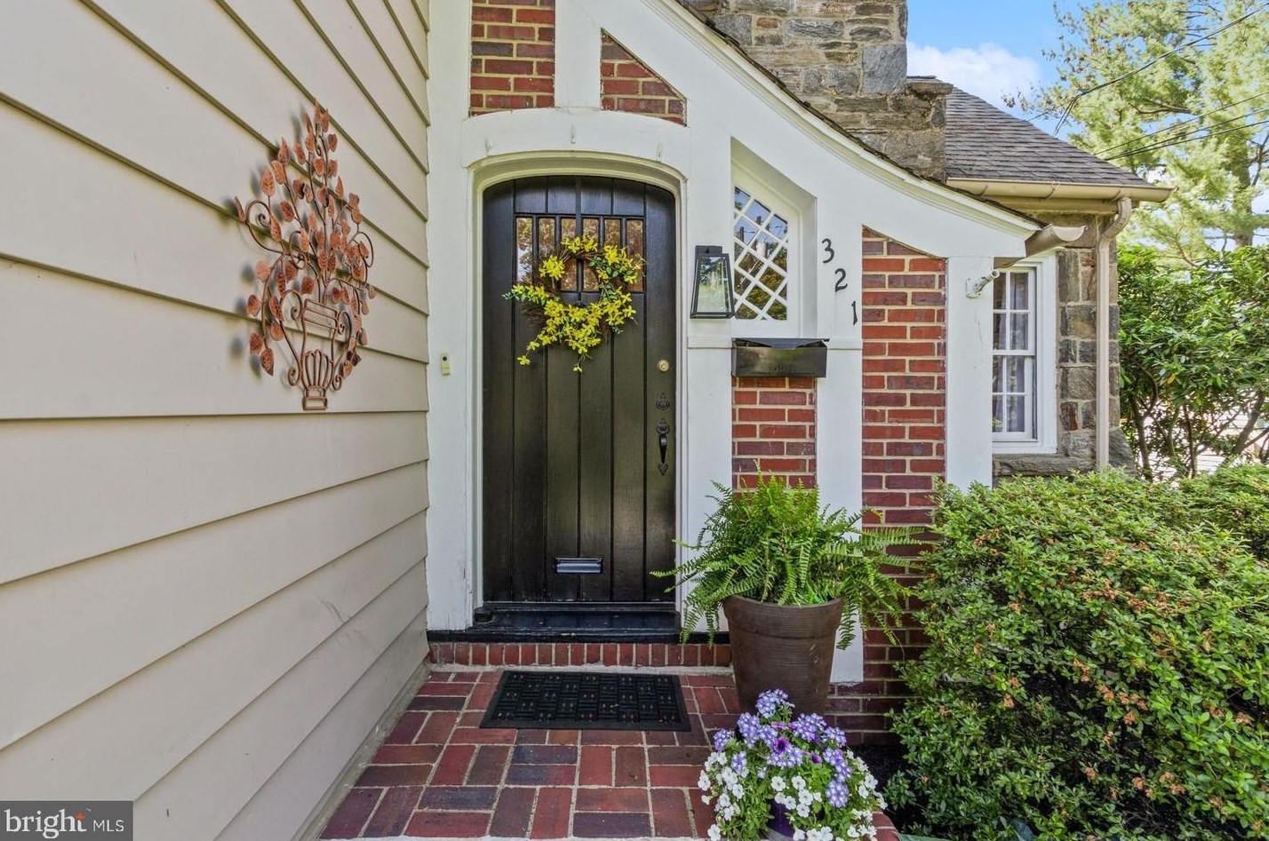 321 Woodland Ave, Tavistock, NJ 08033-2533