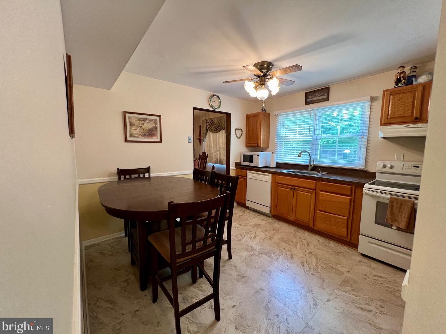 68 Arbor Meadow Dr, Erial, NJ 08081-1754