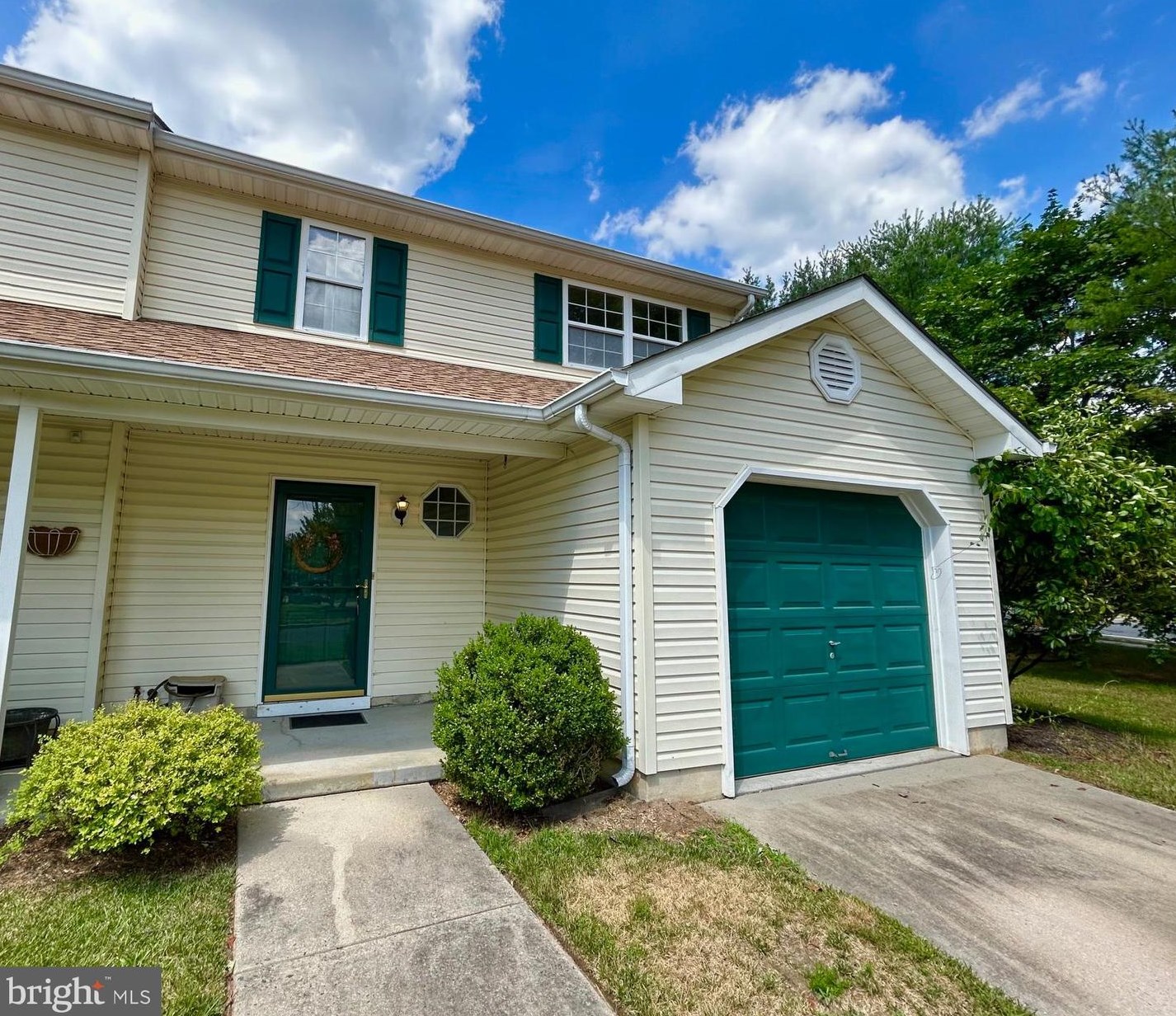 215 Villas Ct, Waterford Township, NJ 08004