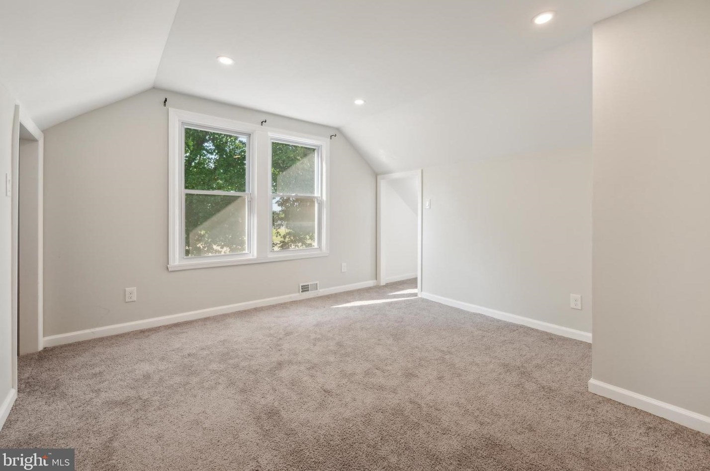 459 Cv Rd, Camden NJ 08110-3512 exterior