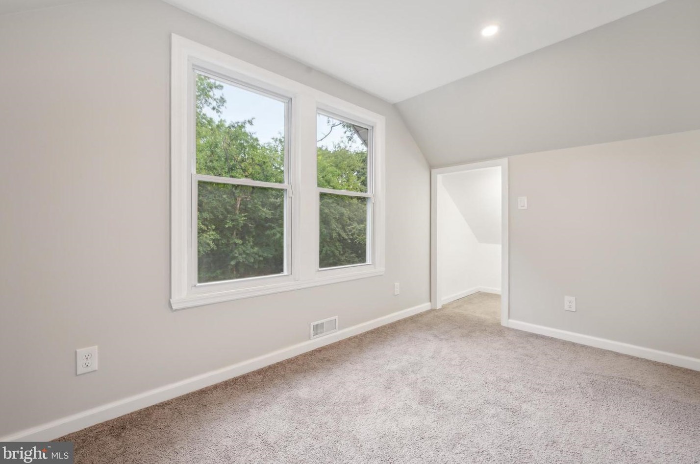 459 Cv Rd, Camden NJ 08110-3512 exterior