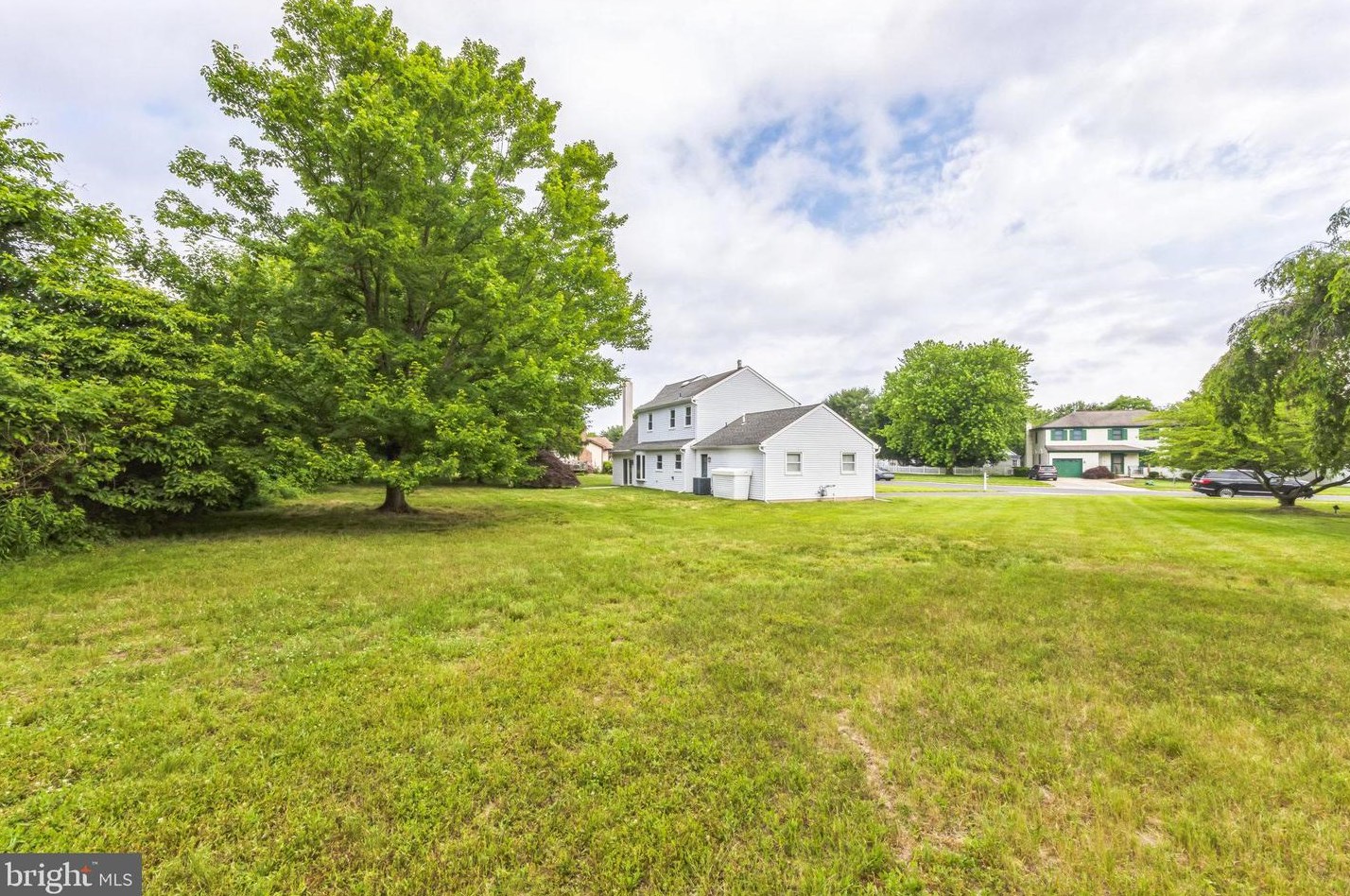 66 Wayside Rd, Berlin Boro NJ  08009-1347 exterior