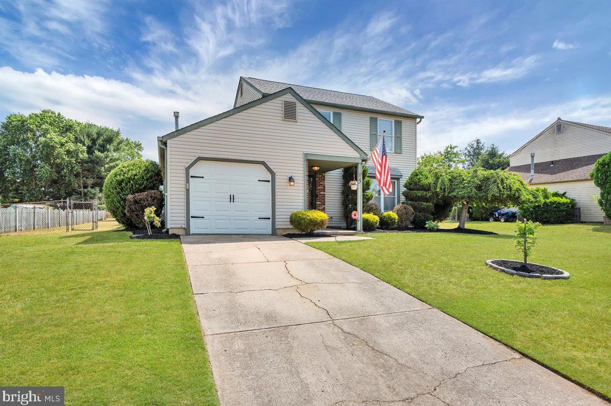 5 Hampshire Ct, Erial, NJ 08081