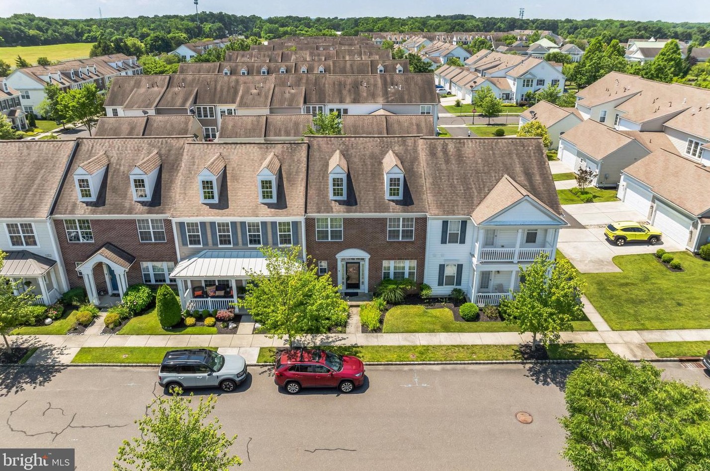 9 Marple Mill Dr, Franklin Township, NJ 08043