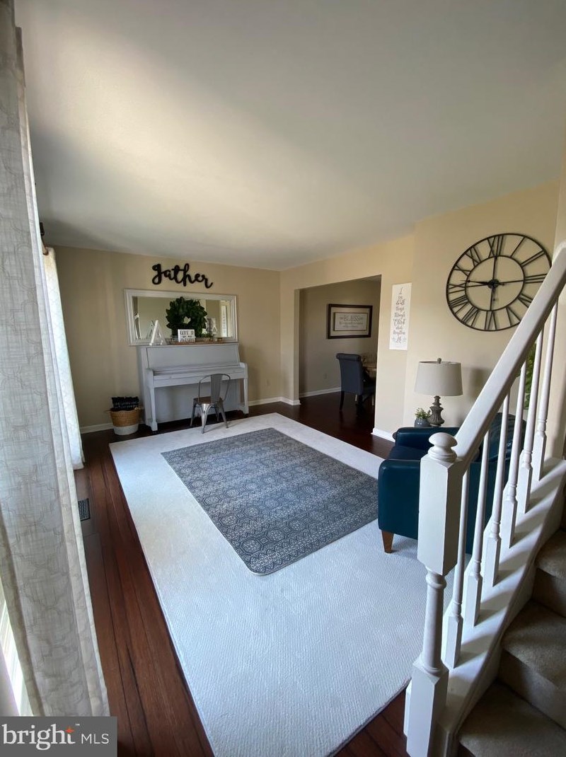 4 Elsworth Ct, Erial, NJ 08081