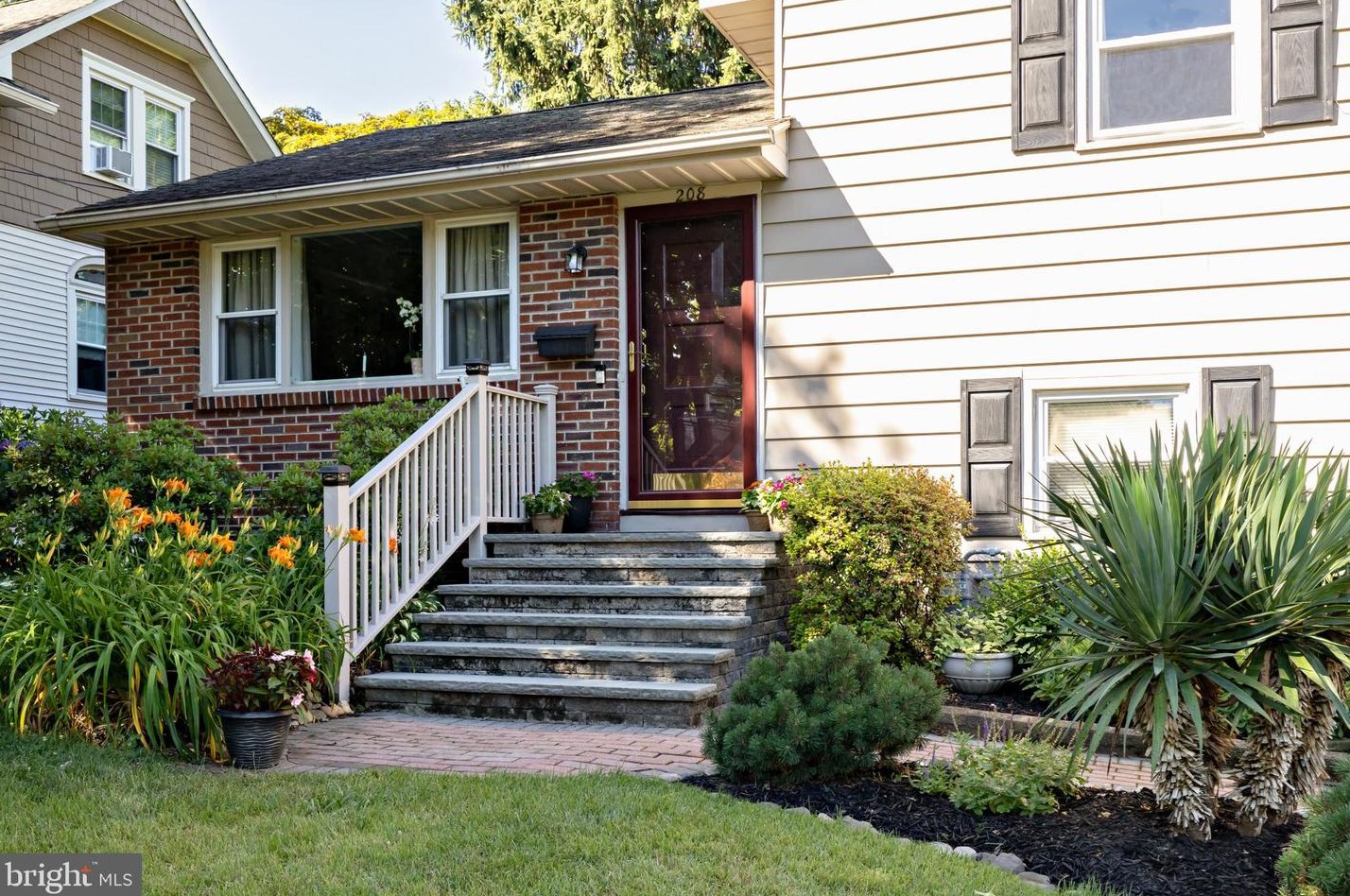 208 9th Ave, Haddon Heights, NJ 08035