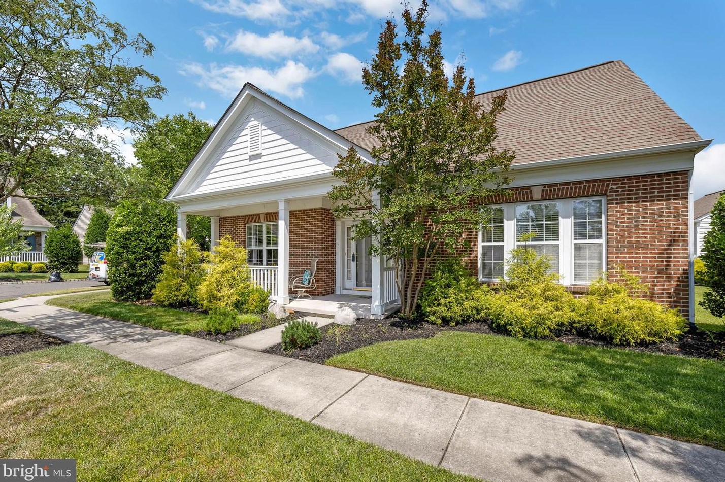 1 Hillard Dr, Franklin Township, NJ 08043
