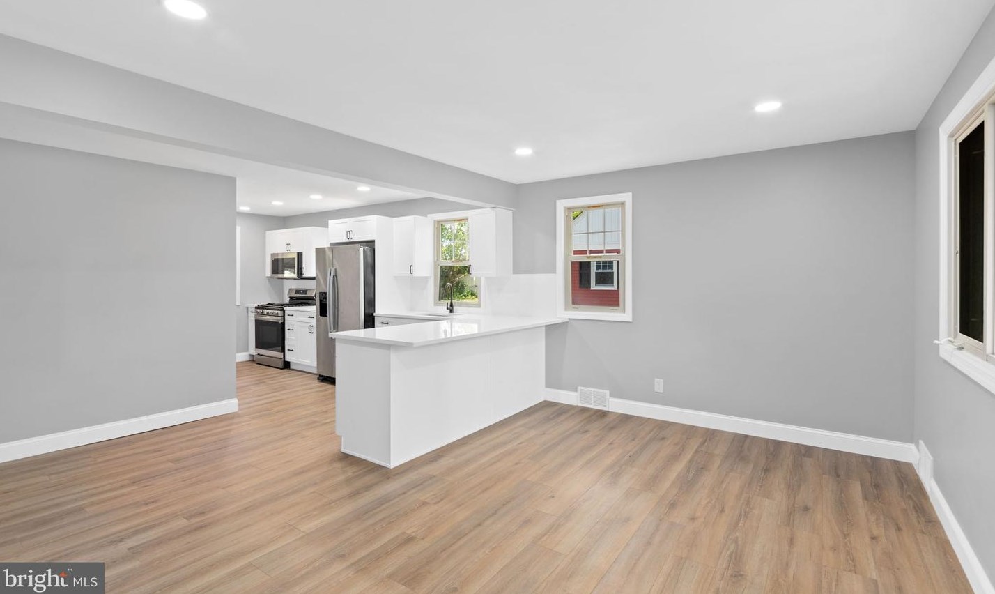 520 Dubois Ave, Barrington, NJ 08007