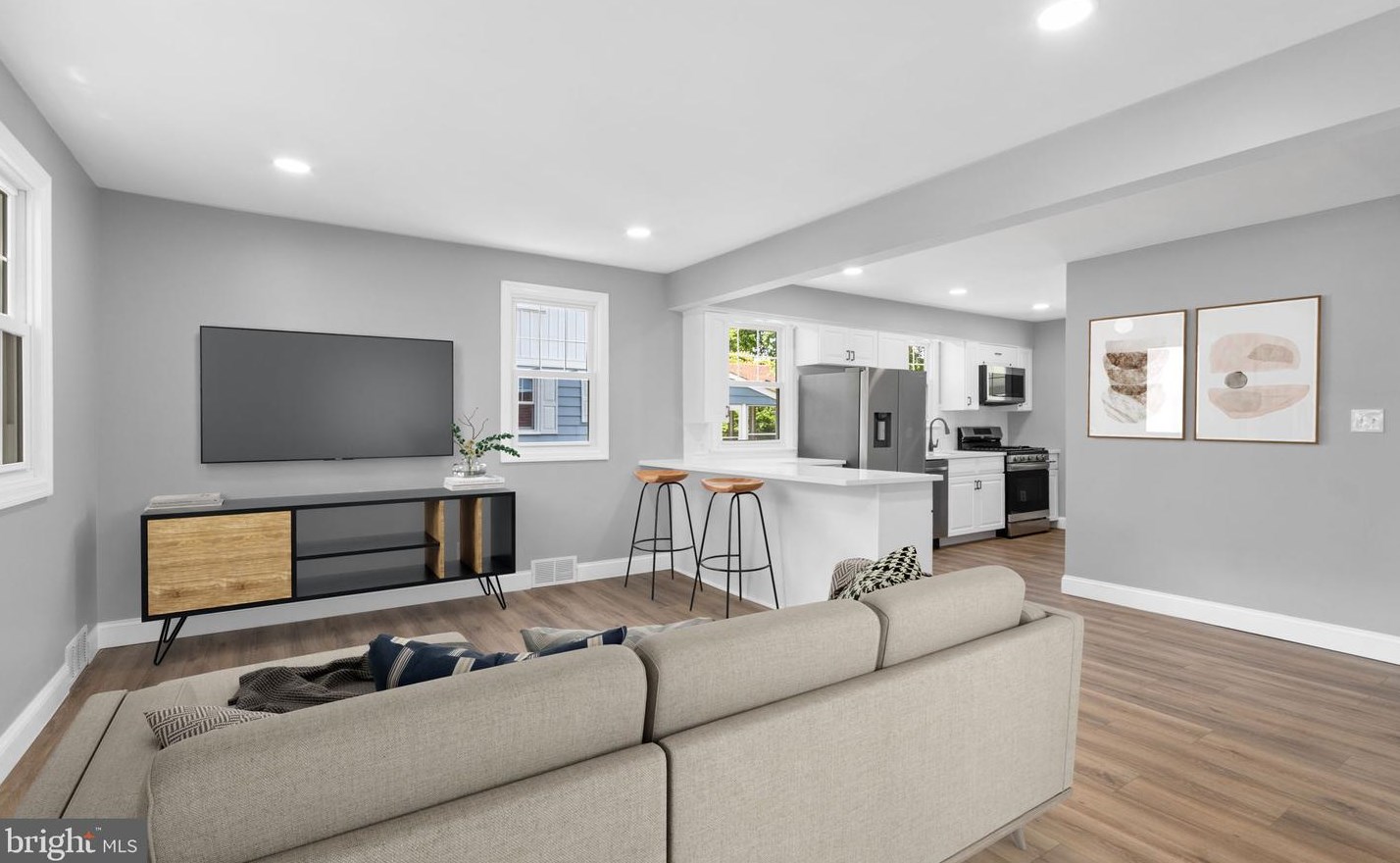 522 Dubois Ave, Barrington, NJ 08007