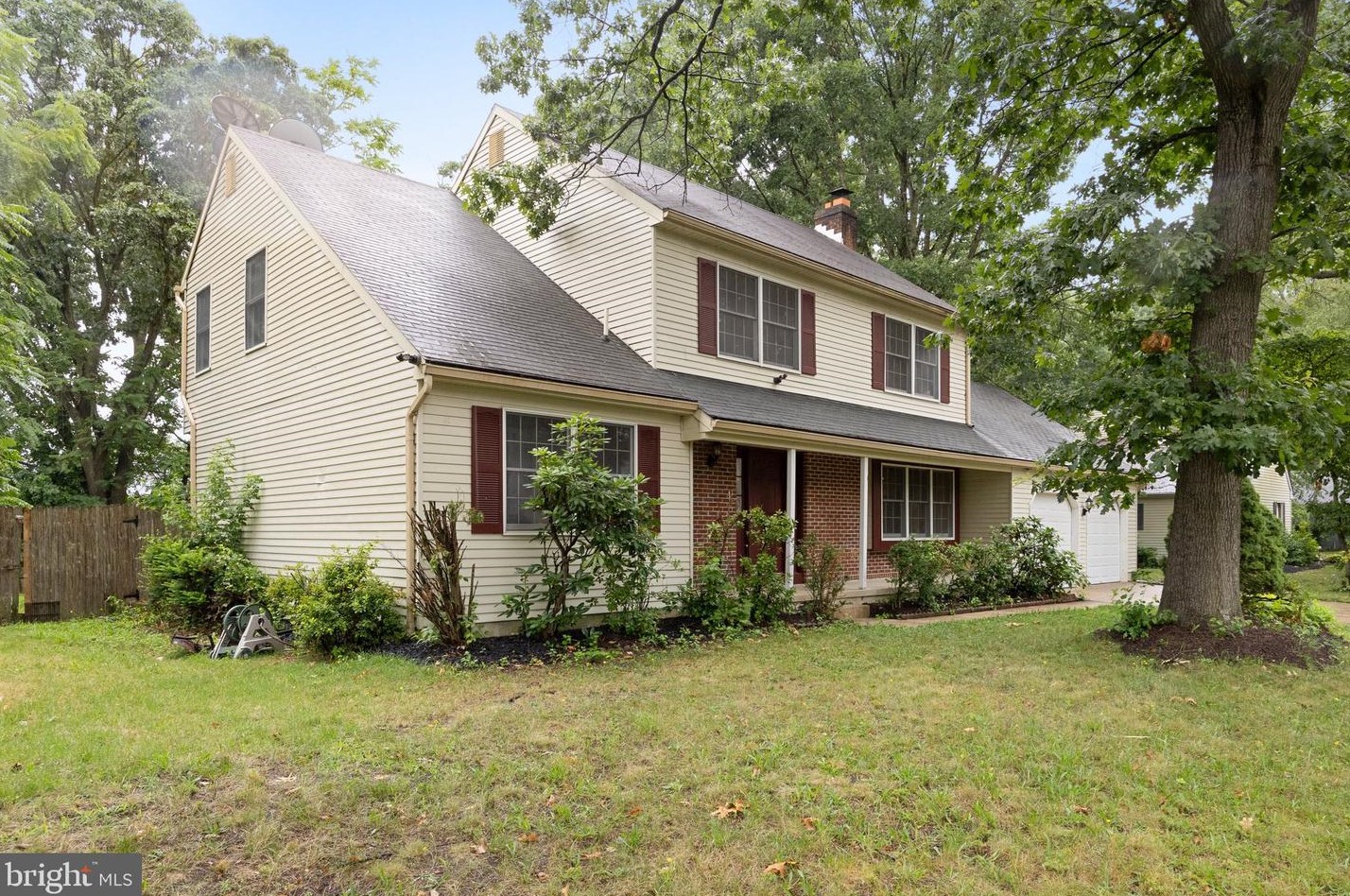 30 Shadow Stone Dr, Blenheim, NJ 08012