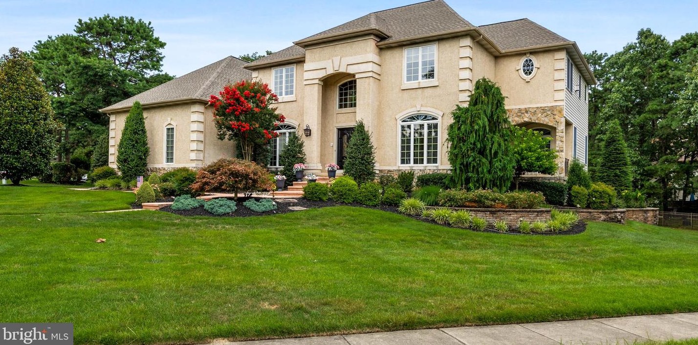 1 Simsbury Dr, Franklin Township, NJ 08043