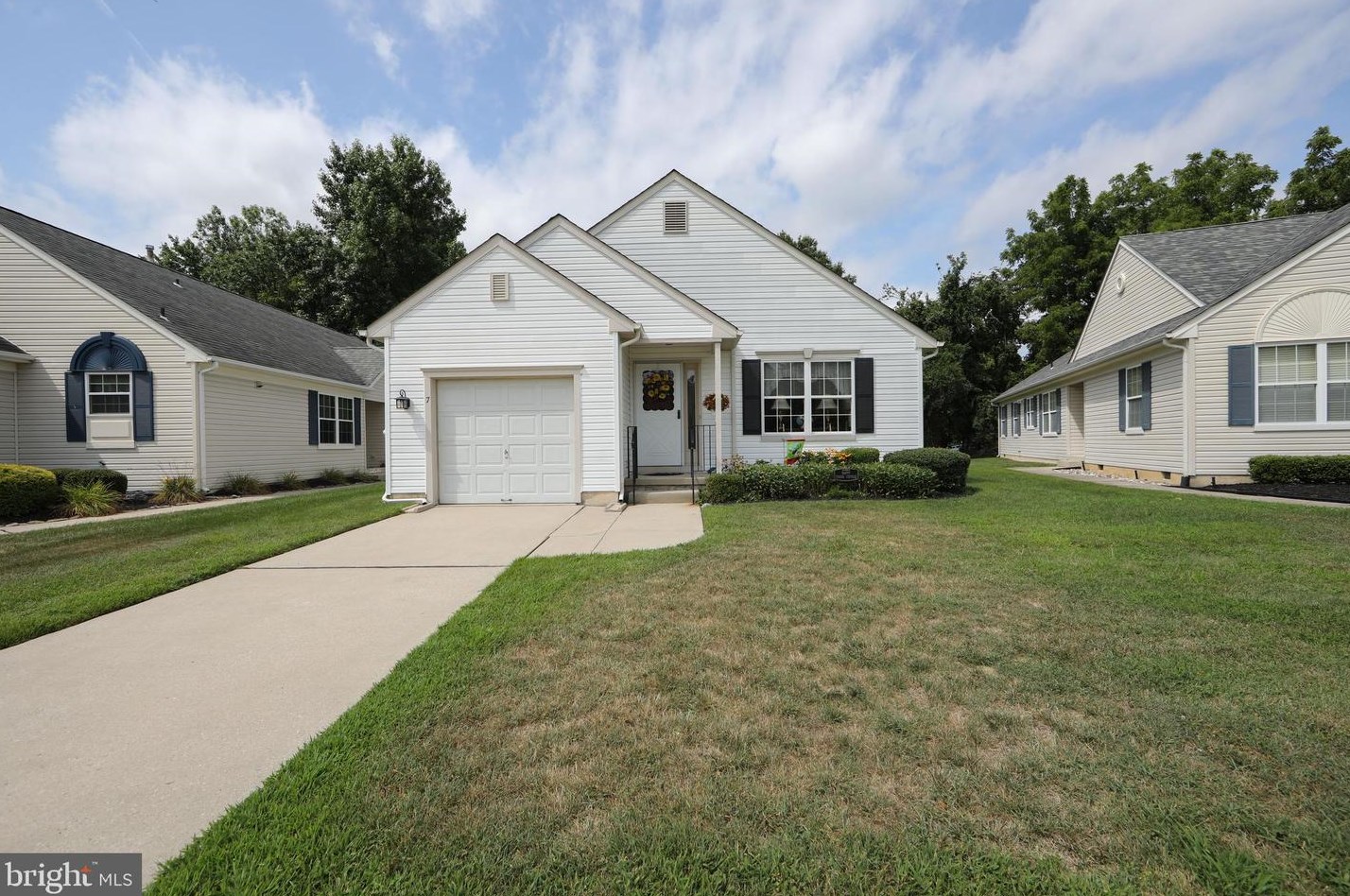 7 Glenview Way E, Gibbsboro, NJ 08026