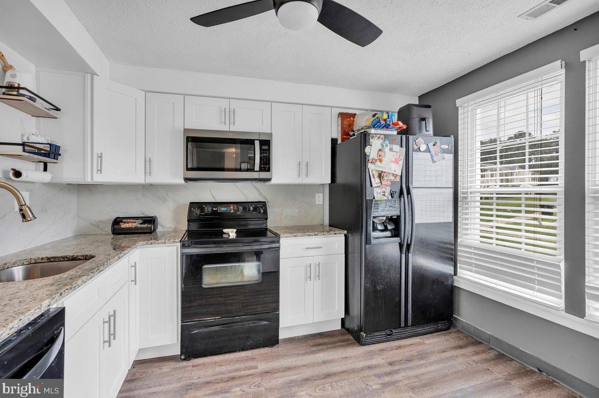 179 Villa Knoll Ct, Erial, NJ 08081
