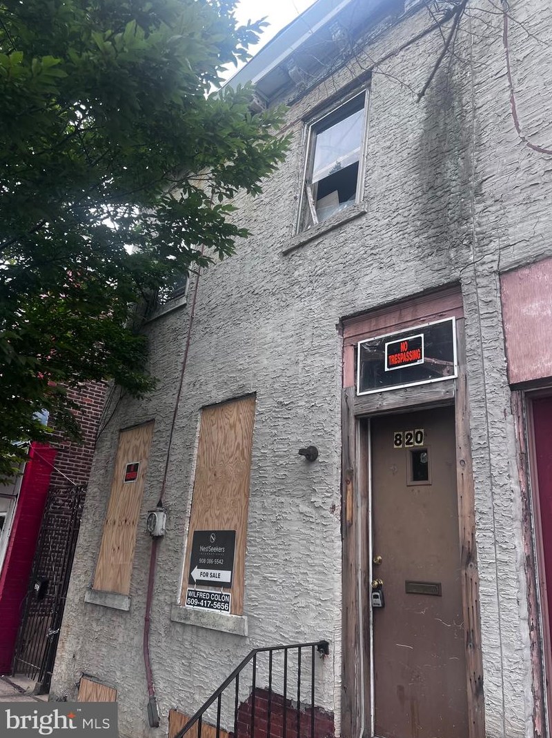 820 S 6th St, Camden, NJ 08103