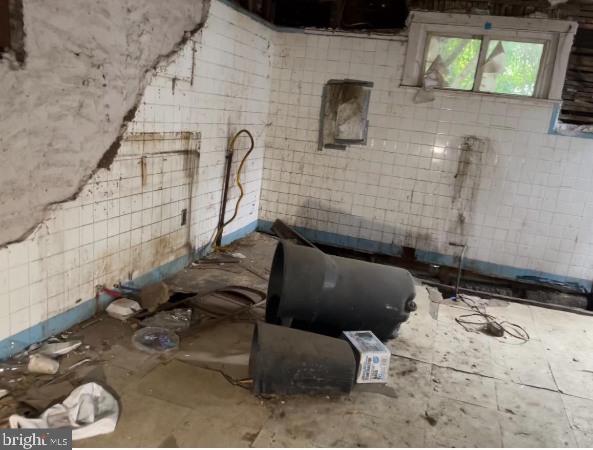 822 S 6th St, Camden, NJ 08103