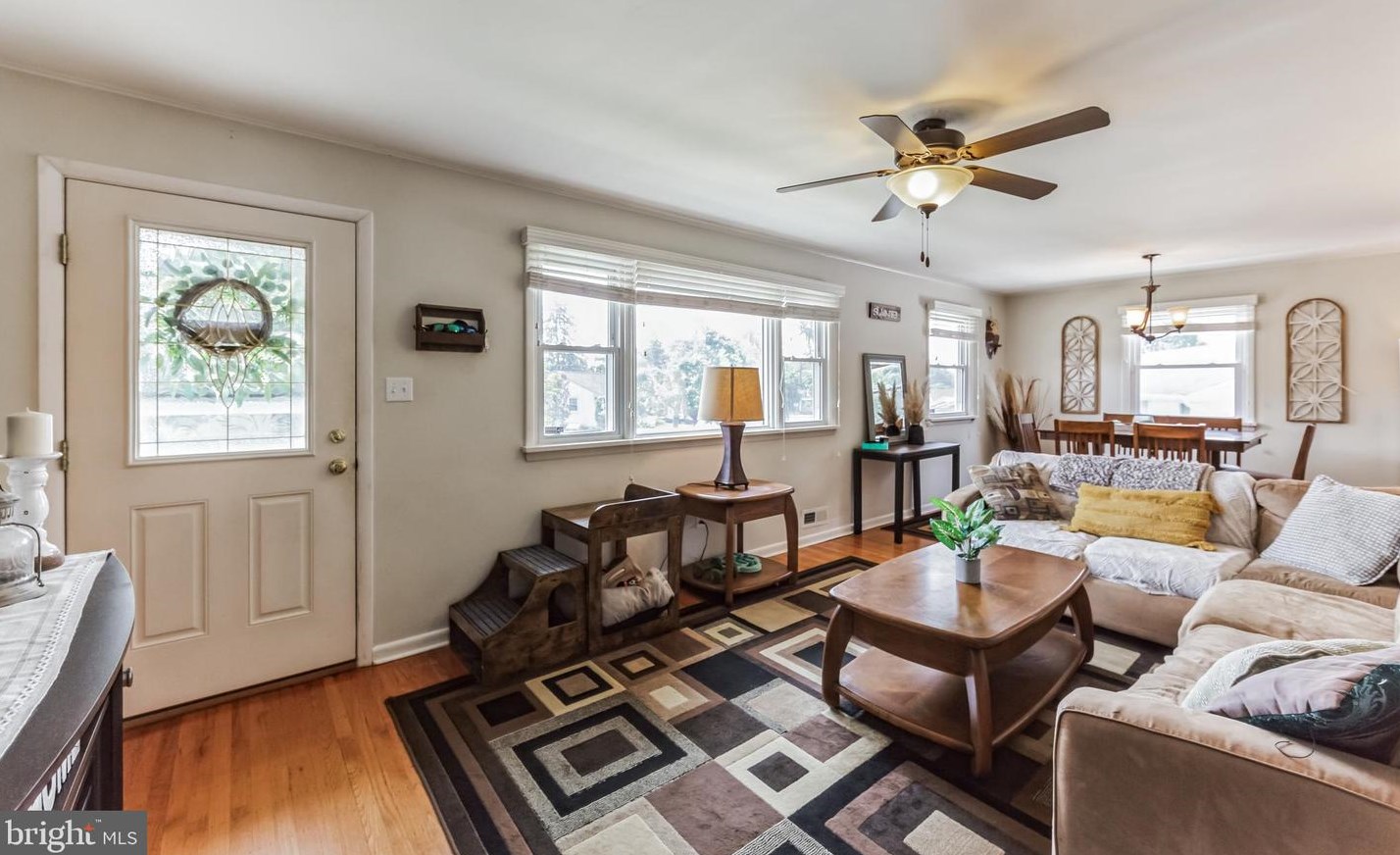 521 N Hildebrand Ave, Glendora, NJ 08029