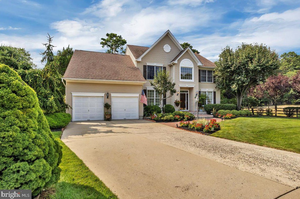 16 Regency Dr, Franklin Township, NJ 08043