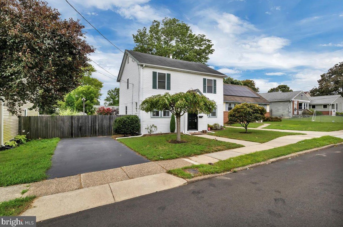 323 Huntington Ave, Glendora, NJ 08029