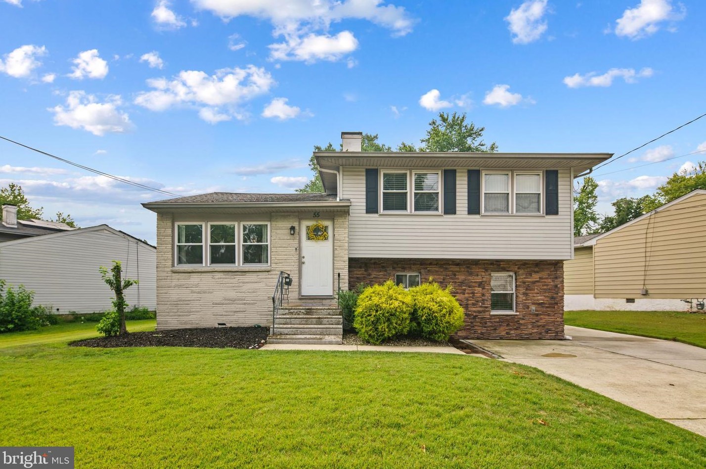 55 Enders Dr, Barrington, NJ 08007
