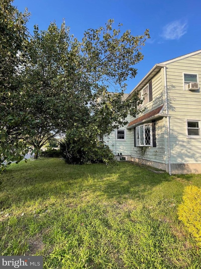 214 Cross Keys Rd, Berlin Boro NJ  08009-9450 exterior