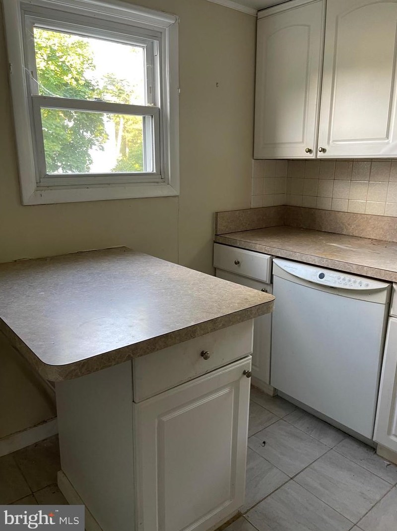 214 Cross Keys Rd, Berlin Boro NJ  08009-9450 exterior