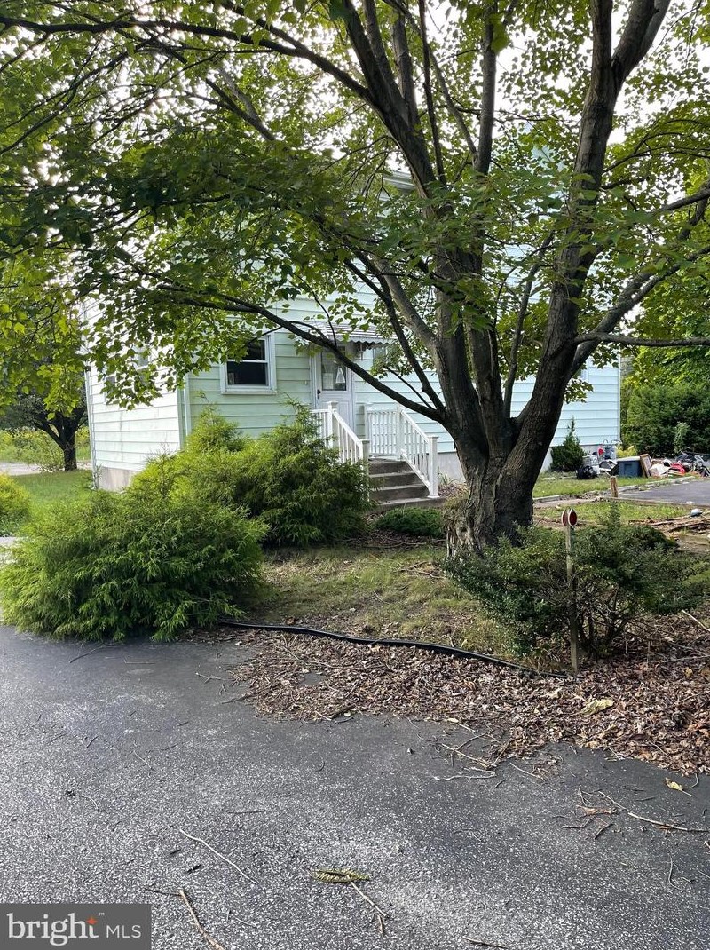 214 Cross Keys Rd, Berlin Boro NJ  08009-9450 exterior