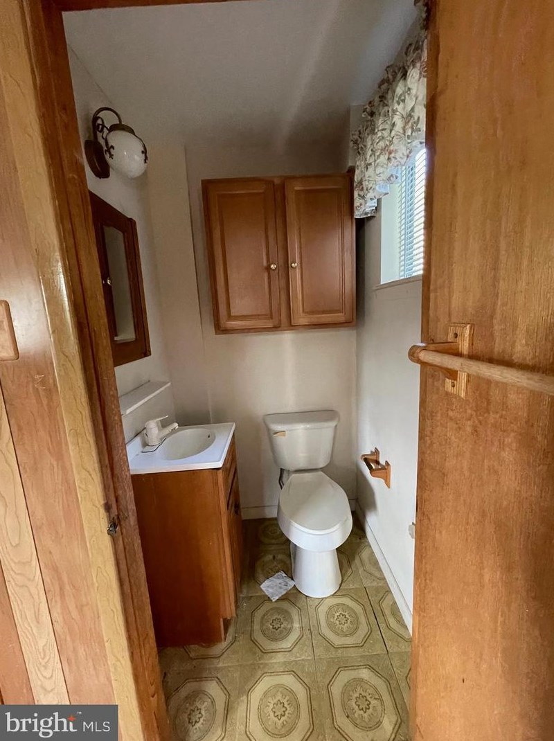 214 Cross Keys Rd, Berlin Boro NJ  08009-9450 exterior