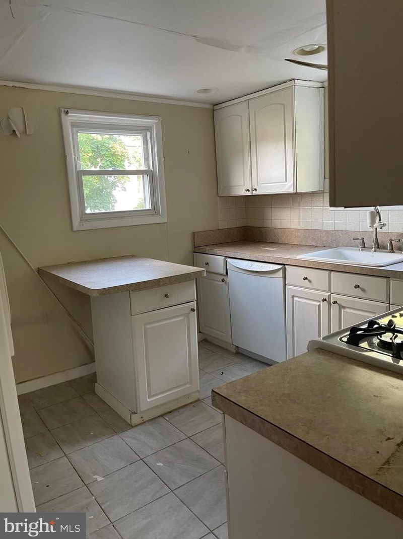 214 Cross Keys Rd, Berlin Boro NJ  08009-9450 exterior