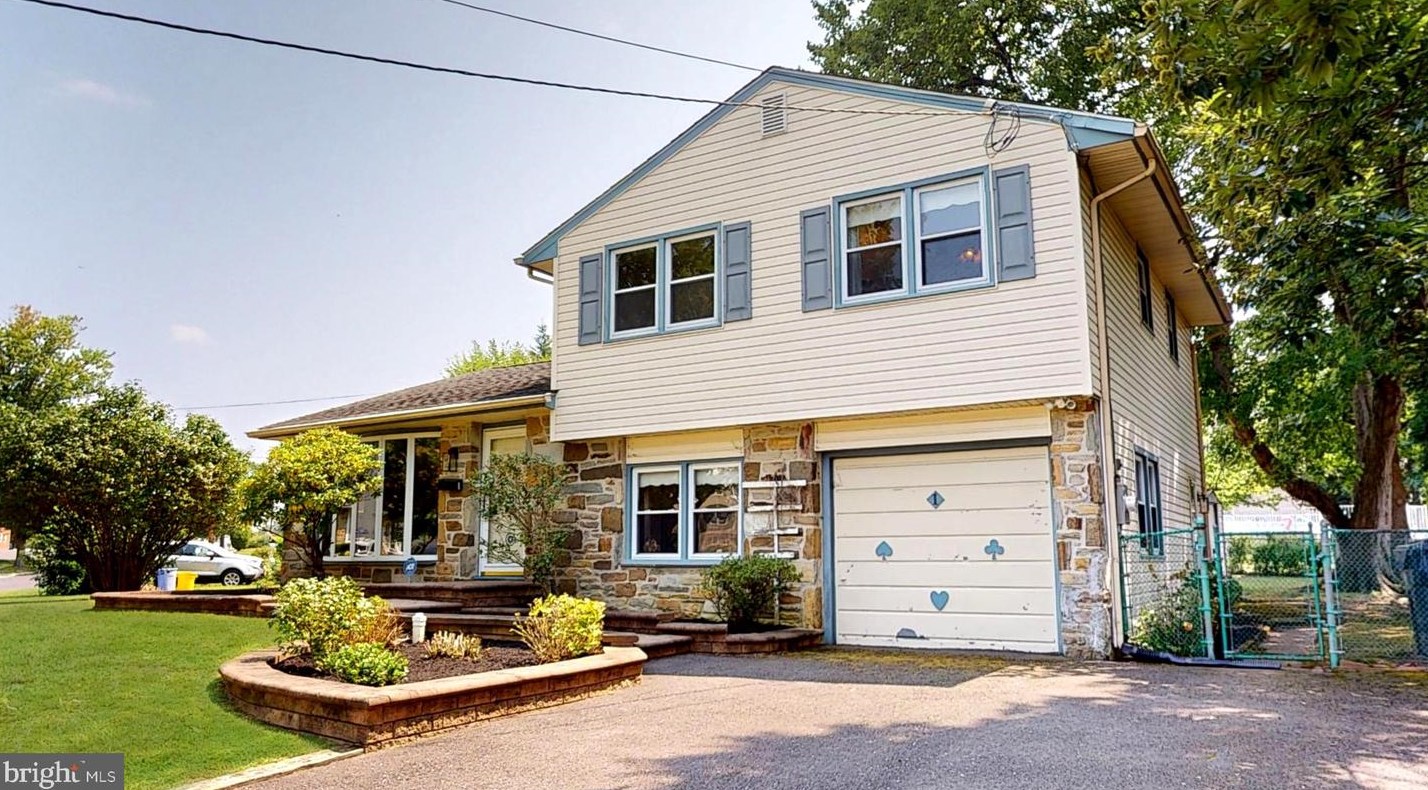 1 Surrey Rd, Franklin Township, NJ 08043