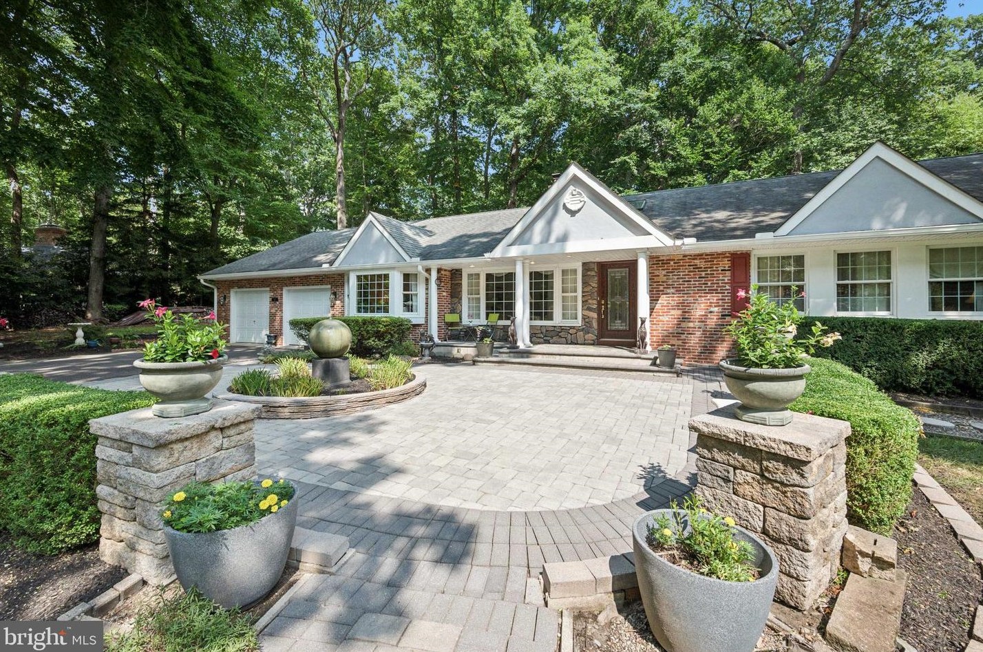 19 Dale Dr, Franklin Township, NJ 08043