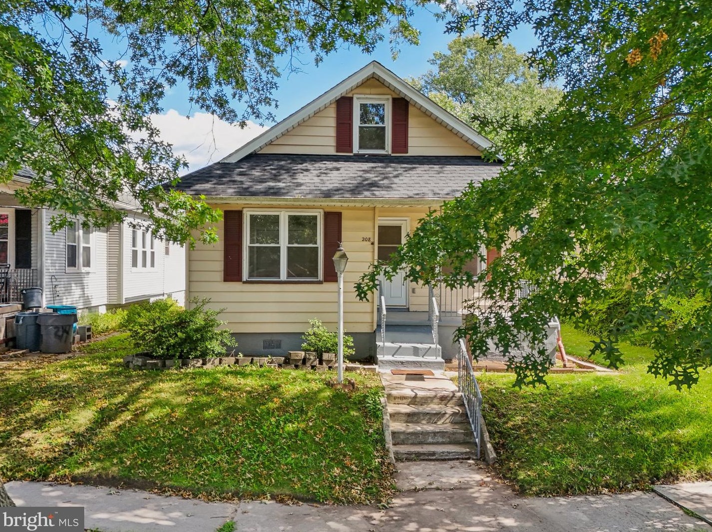 208 E Pine St, Camden, NJ 08106