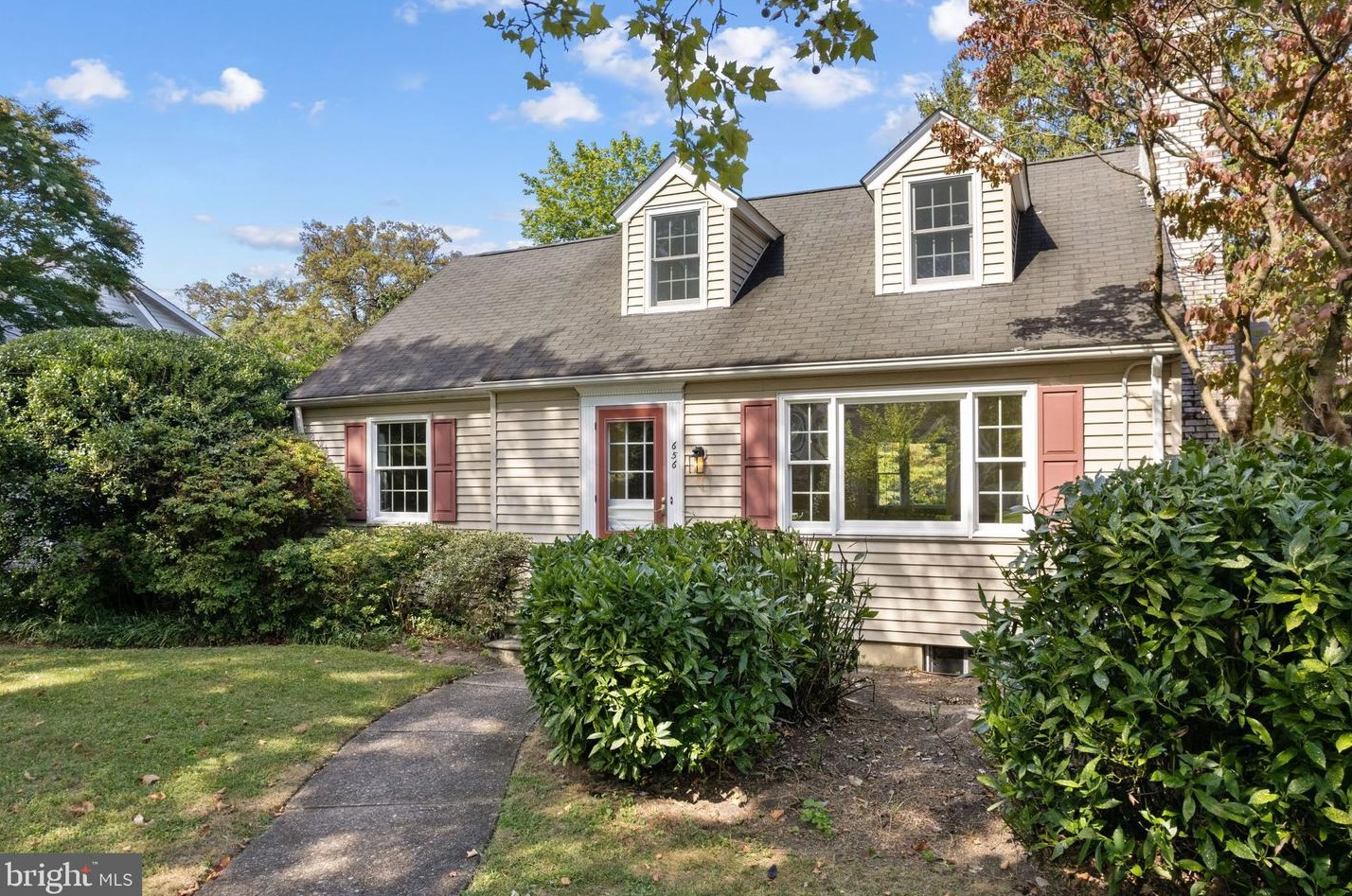 656 Pomona Ave, Tavistock, NJ 08033