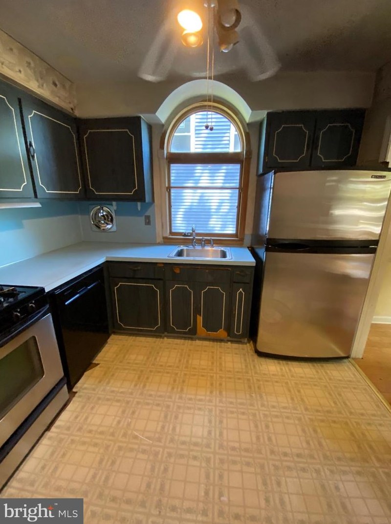 509 Strawbridge Ave, Camden NJ  08108-1814 exterior