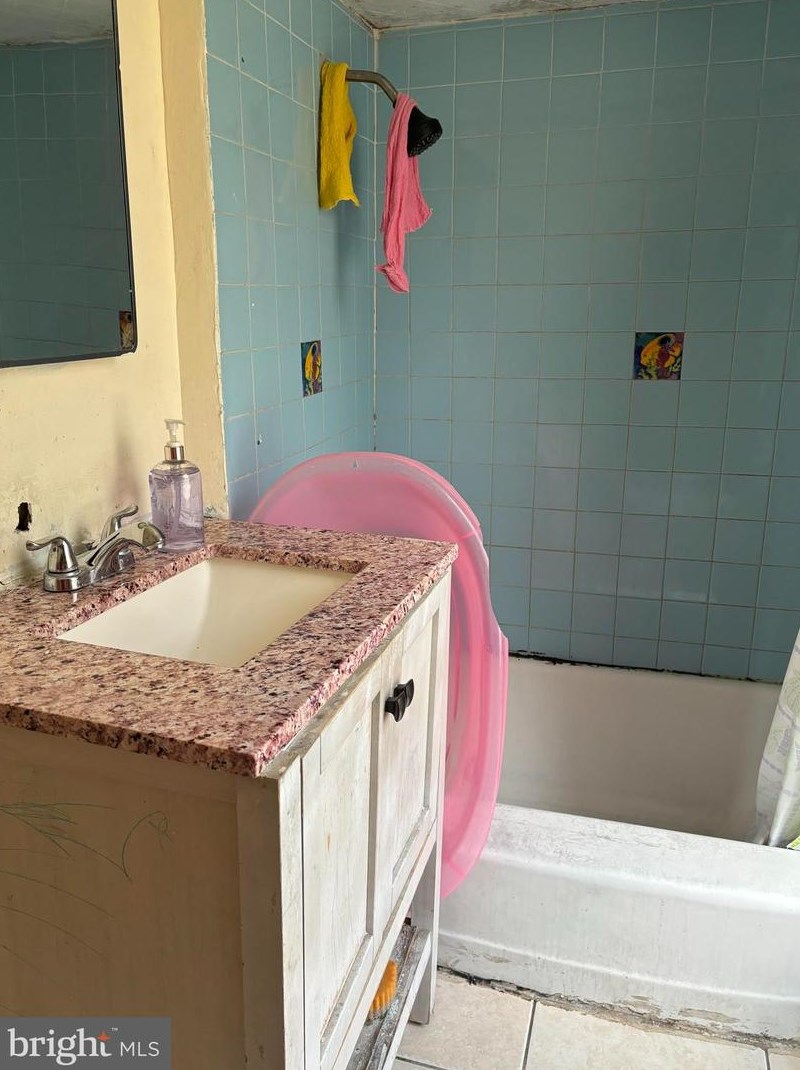 2156 Berwick St, Camden, NJ 08105