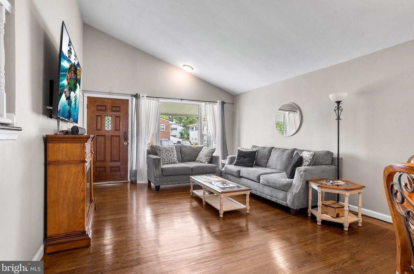 2633 Finlaw Ave, Camden NJ 08109-3117 exterior