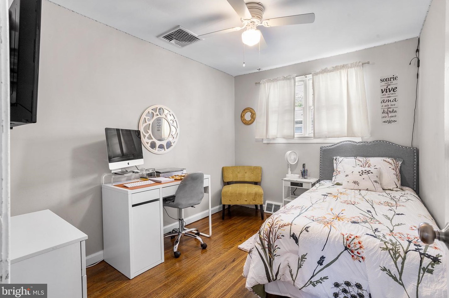 2633 Finlaw Ave, Camden NJ 08109-3117 exterior