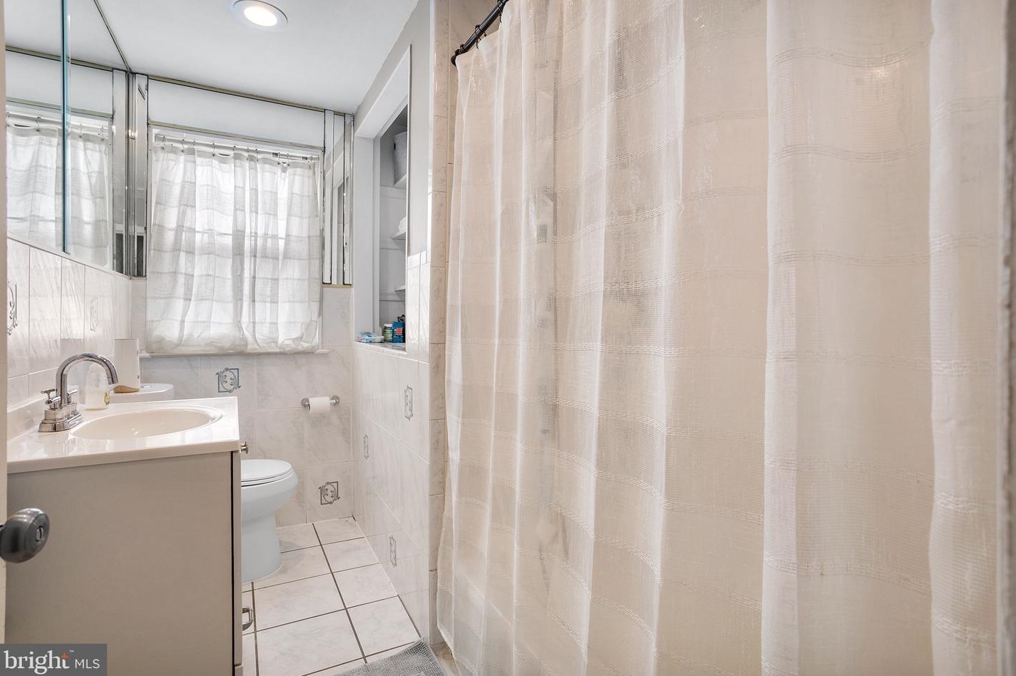 2633 Finlaw Ave, Camden NJ 08109-3117 exterior