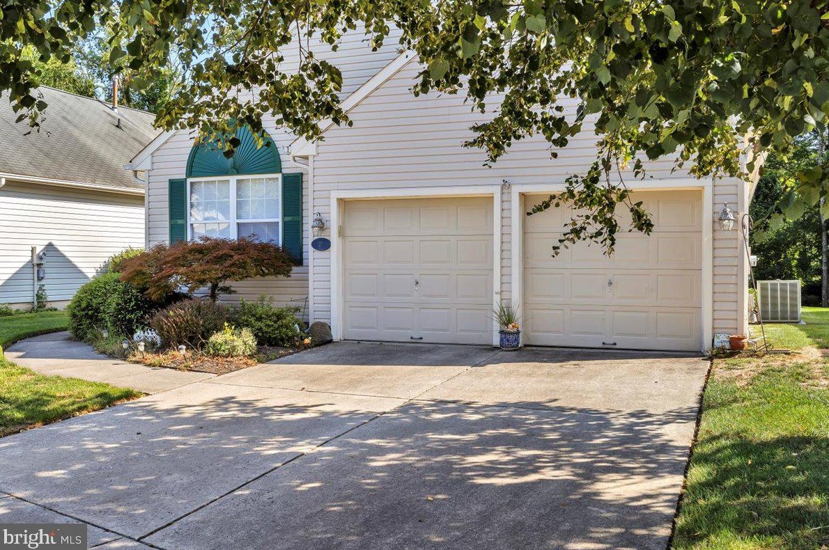 27 Glenview Way E, Gibbsboro, NJ 08026