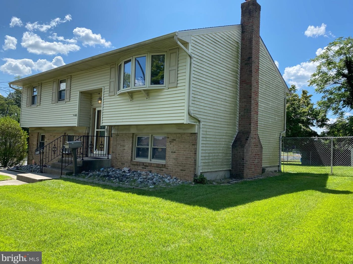 2301 Plantation Dr, Glendora, NJ 08029