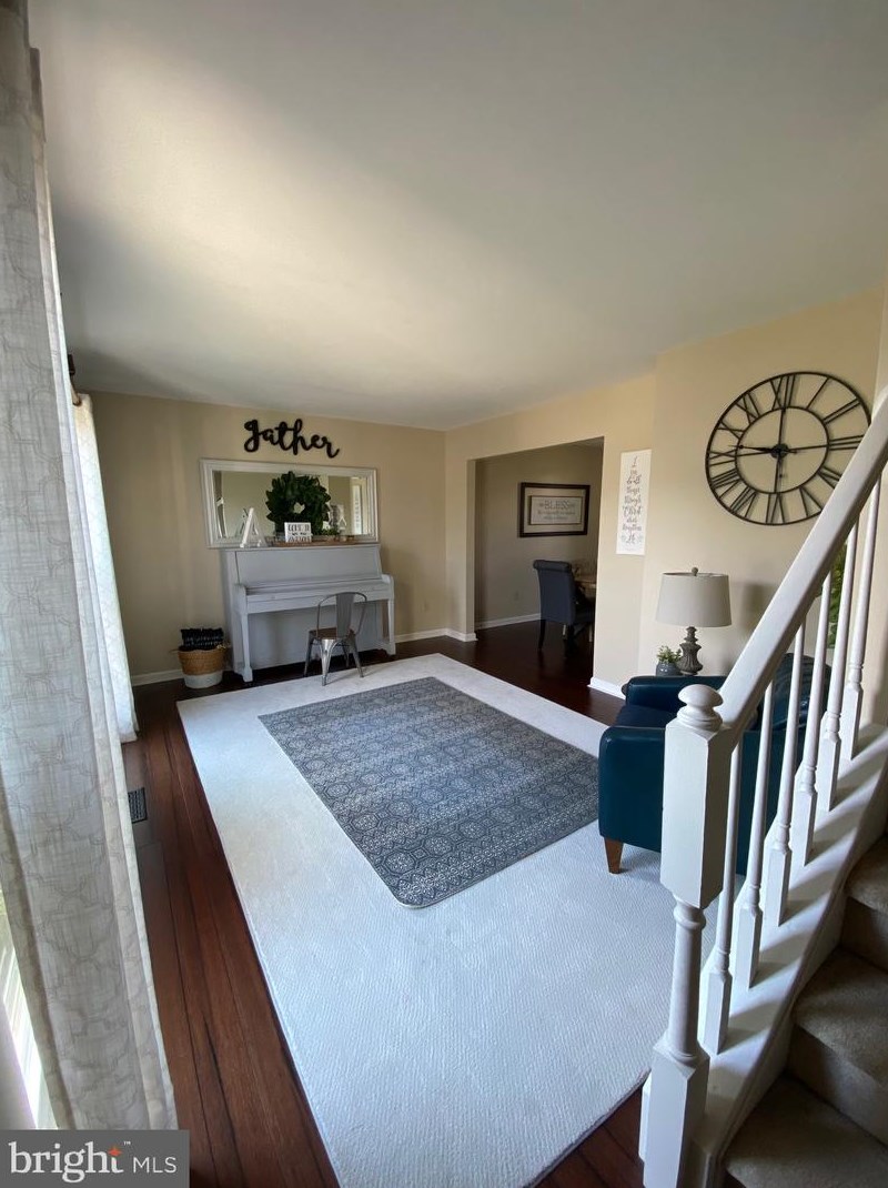 4 Elsworth Ct, Erial, NJ 08081