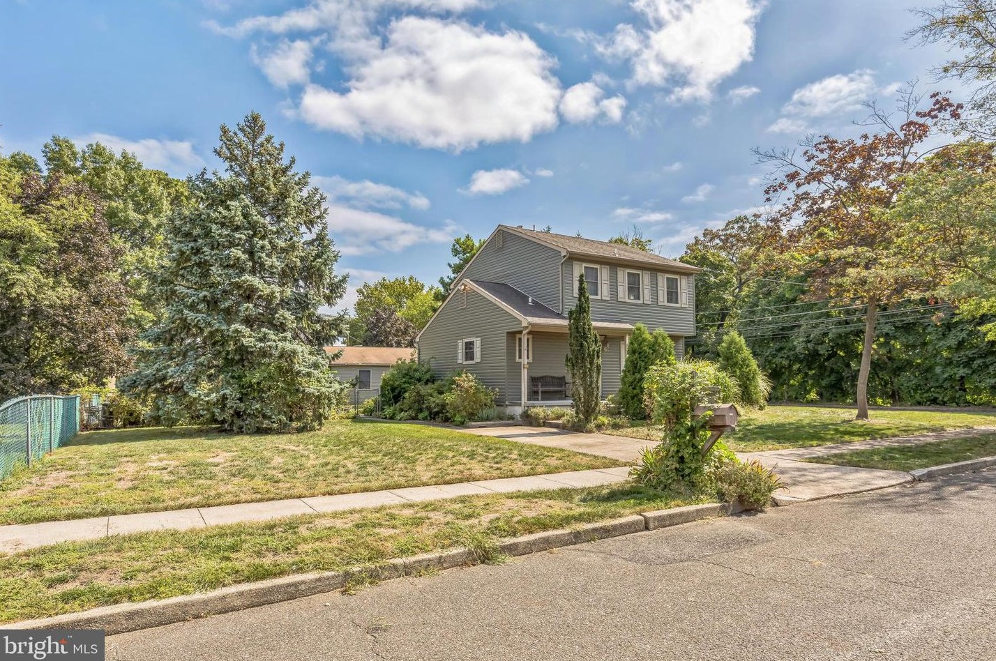 242 Velde Ave, Camden, NJ 08110