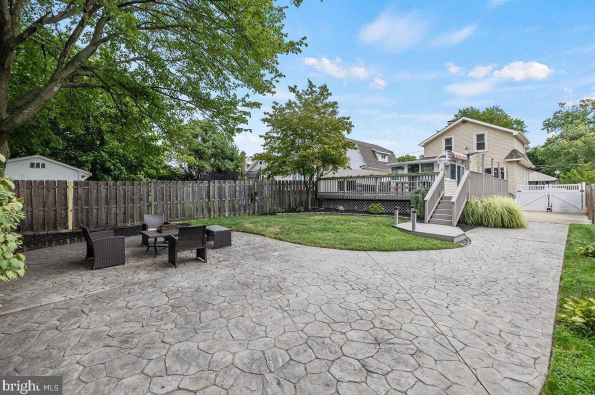 219 Chestnut St, Glendora, NJ 08029