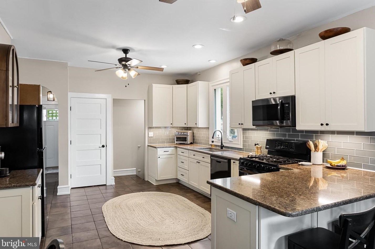 6348 Irving Ave, Camden NJ 08109-2419 exterior