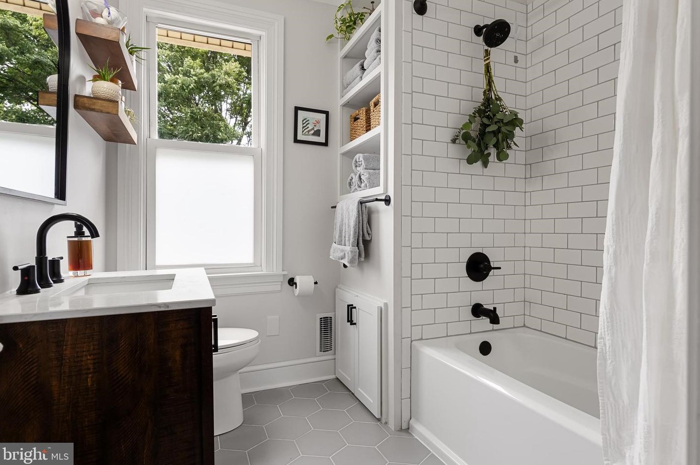 6348 Irving Ave, Camden NJ 08109-2419 exterior