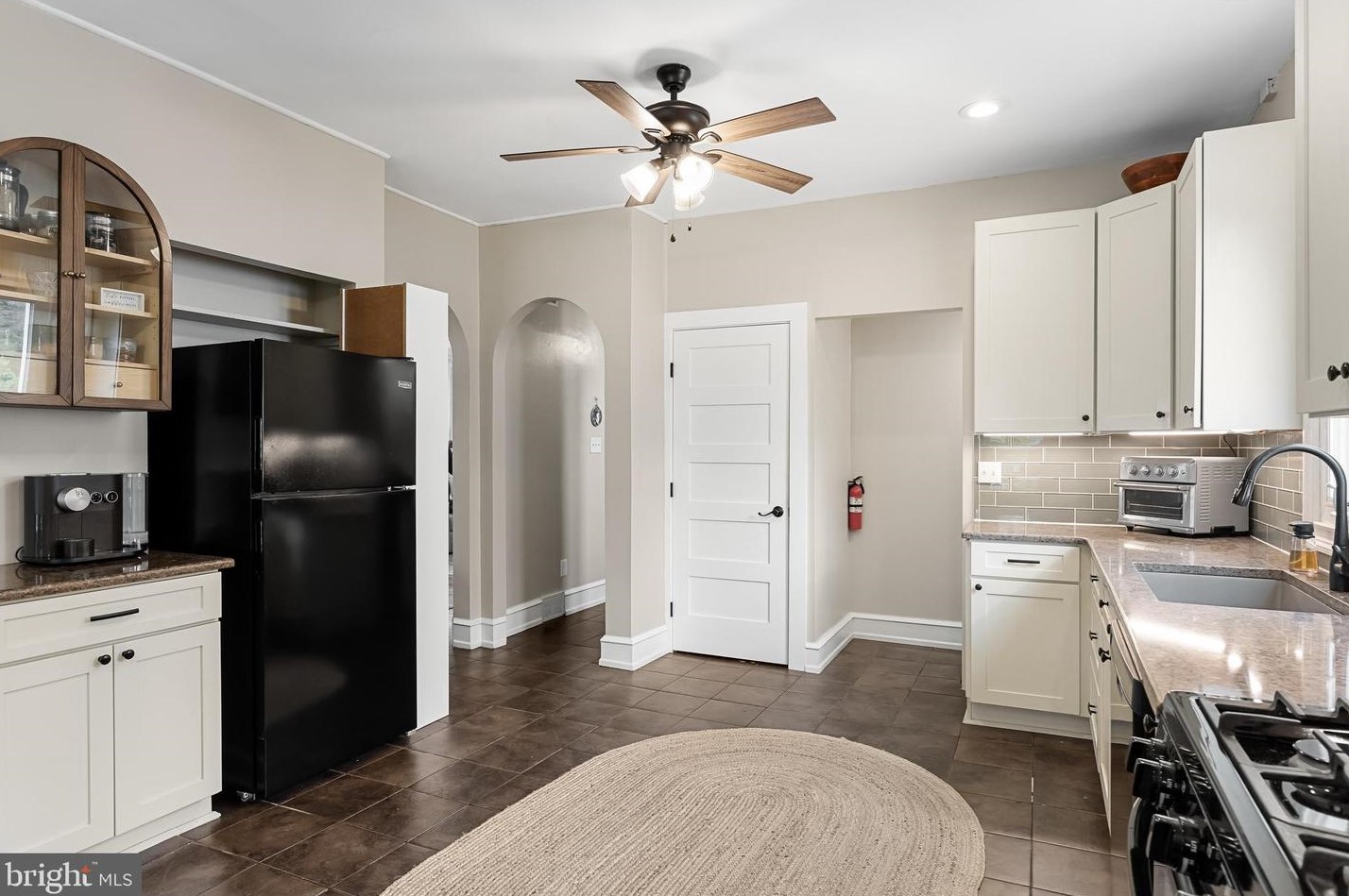 6348 Irving Ave, Camden NJ 08109-2419 exterior