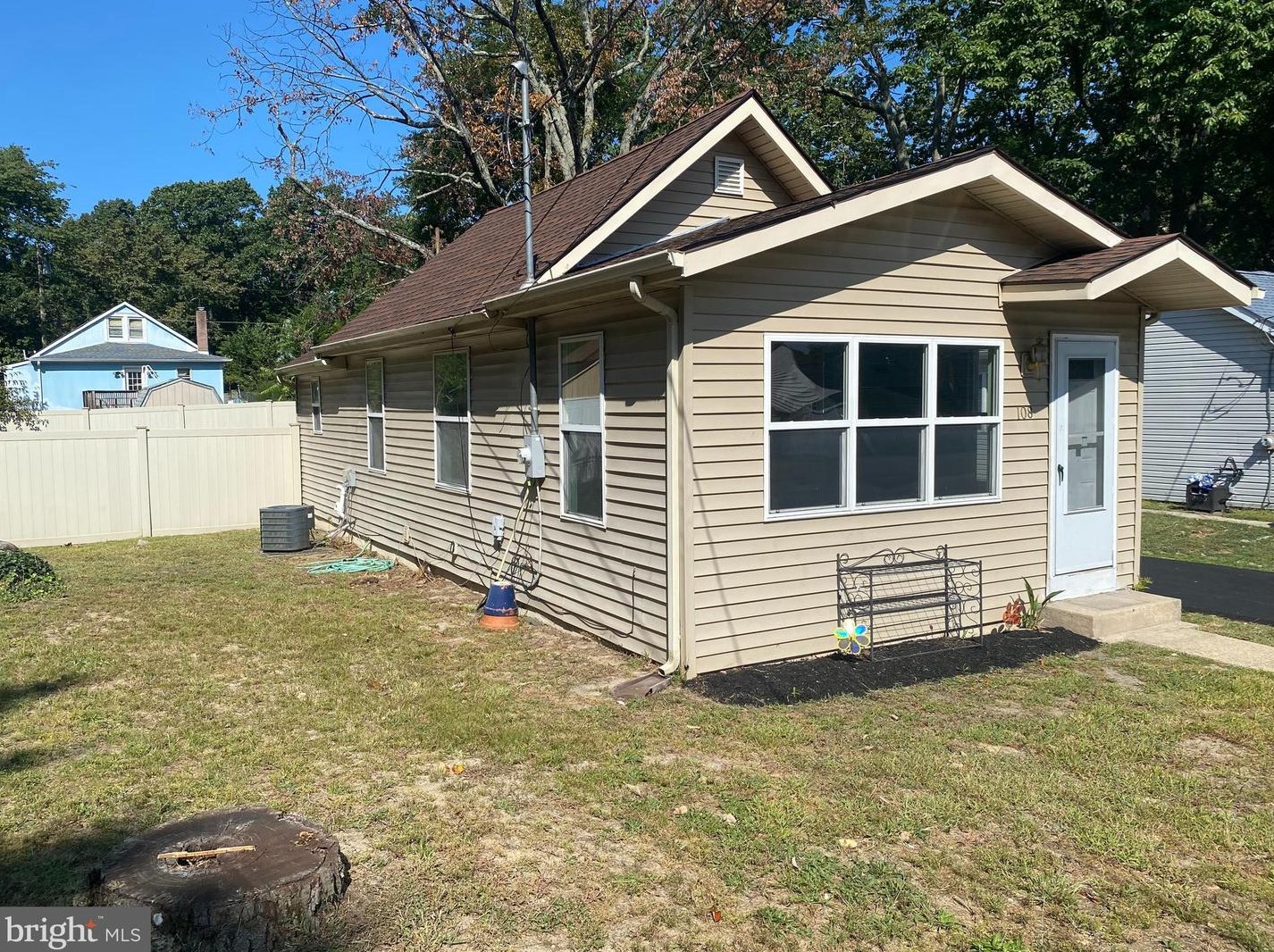 108 Walnut Ln, Pine Hill, NJ 08021