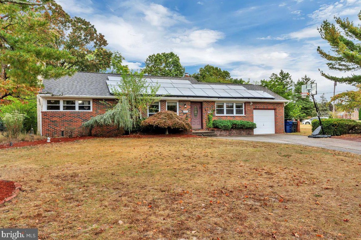 5 Sunset Dr, Franklin Township, NJ 08043