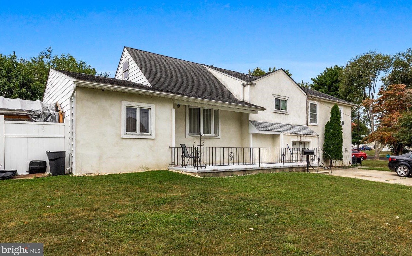 316 San Pedro Dr, Glendora, NJ 08029
