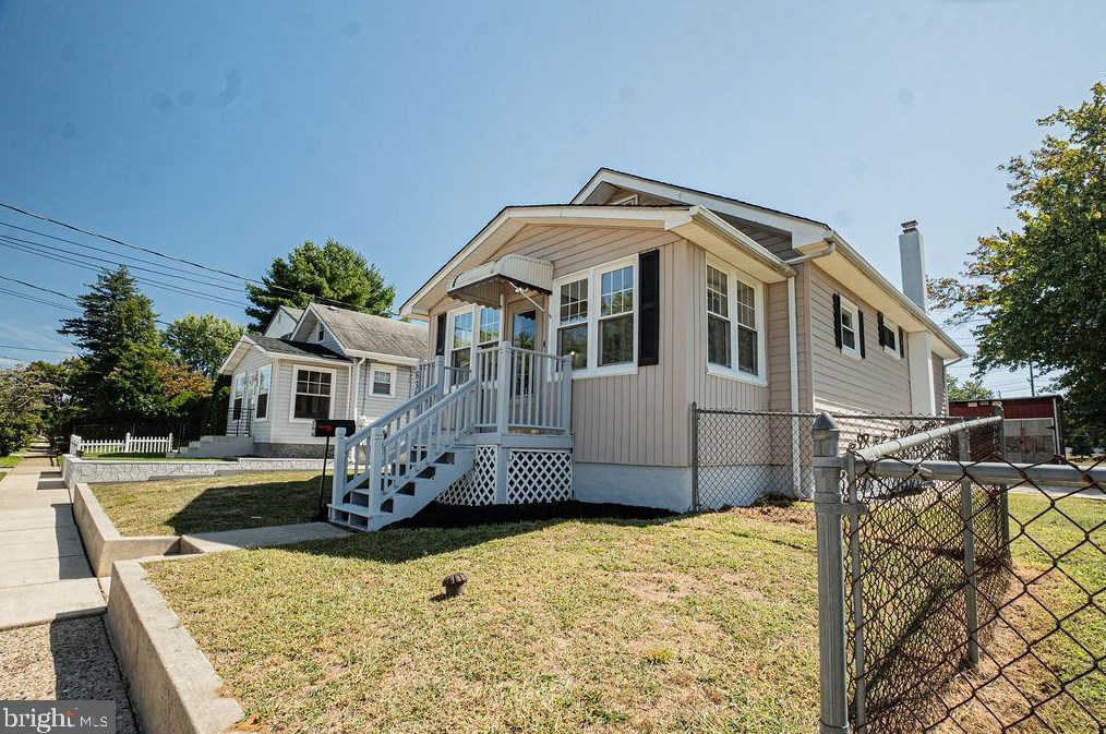 8306 Stow Rd, Camden, NJ 08110