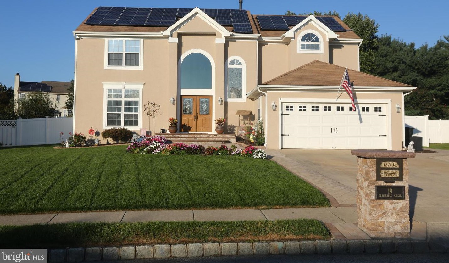 19 Graypebble Cir, Erial, NJ 08081